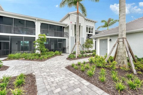 Condo in Venice, Florida, 2 bedrooms in WELLEN PARK  № 1319442 - photo 1