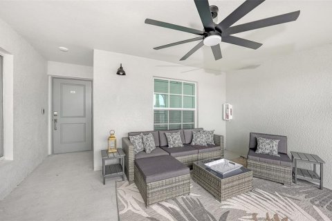 Condo in Venice, Florida, 2 bedrooms in WELLEN PARK  № 1319442 - photo 4