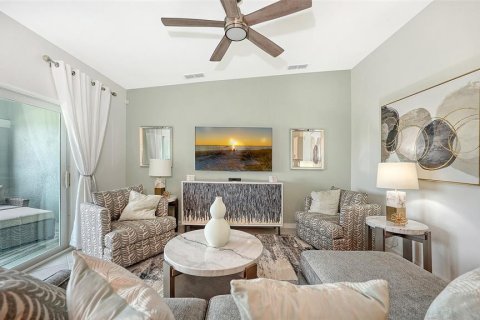 Condo in Venice, Florida, 2 bedrooms in WELLEN PARK  № 1319442 - photo 13