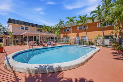 Condo in Hollywood, Florida, 2 bedrooms № 2173299 - photo 25