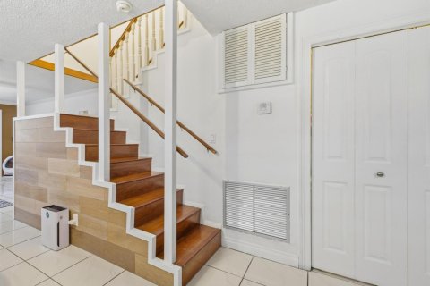 Condo in Hollywood, Florida, 2 bedrooms № 2173299 - photo 16