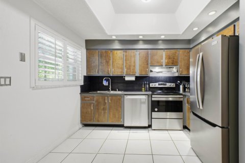 Condo in Hollywood, Florida, 2 bedrooms № 2173299 - photo 14