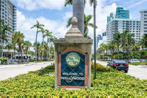 Condo in Hollywood, Florida, 2 bedrooms № 2173299 - photo 27