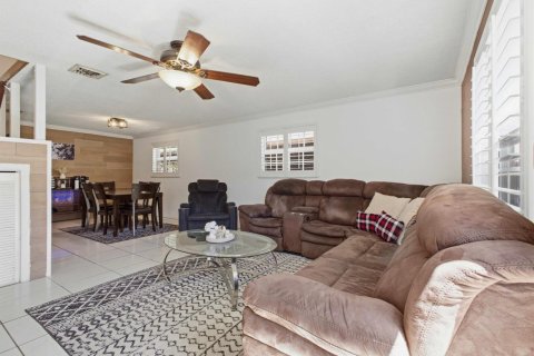 Condo in Hollywood, Florida, 2 bedrooms № 2173299 - photo 4