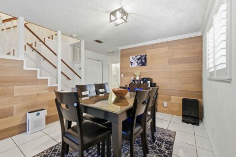 Condo in Hollywood, Florida, 2 bedrooms № 2173299 - photo 8