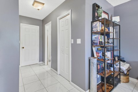 Condo in Hollywood, Florida, 2 bedrooms № 2173299 - photo 19