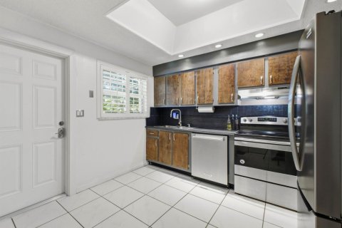 Condo in Hollywood, Florida, 2 bedrooms № 2173299 - photo 12