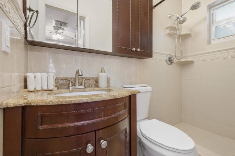 Condo in Hollywood, Florida, 2 bedrooms № 2173299 - photo 23