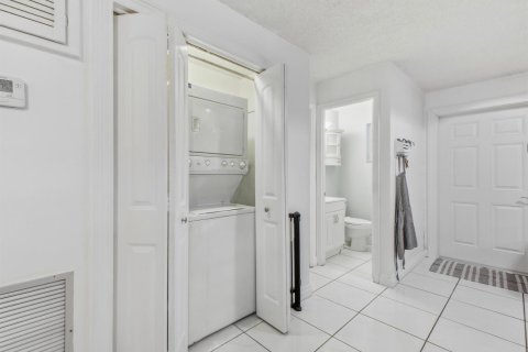 Condo in Hollywood, Florida, 2 bedrooms № 2173299 - photo 15