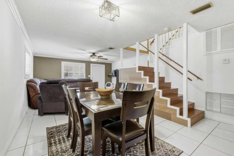 Condo in Hollywood, Florida, 2 bedrooms № 2173299 - photo 9