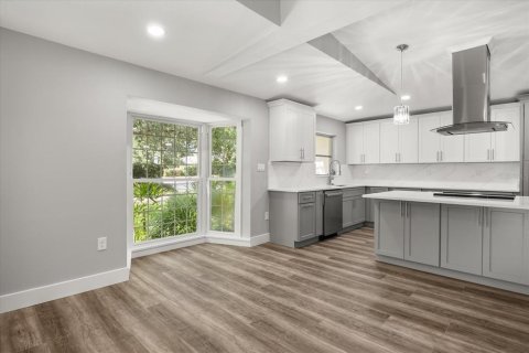 House in Winter Park, Florida 4 bedrooms, 255.48 sq.m. № 1894621 - photo 7