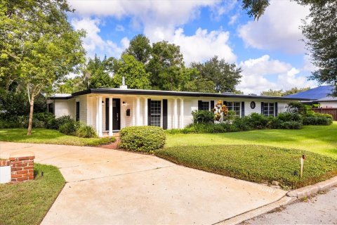 House in Winter Park, Florida 4 bedrooms, 255.48 sq.m. № 1894621 - photo 2