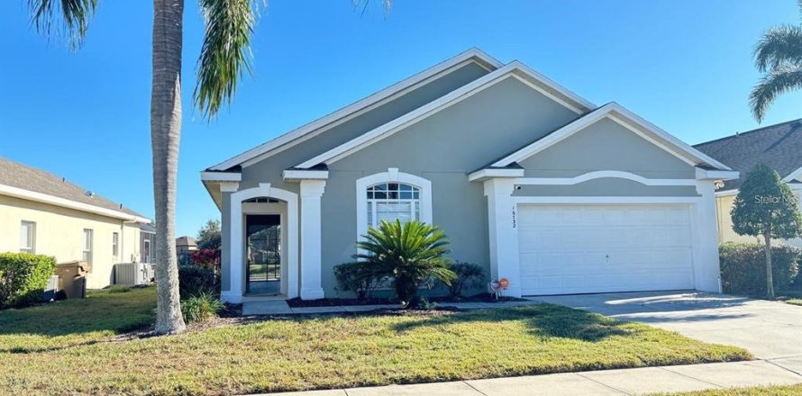 House in Clermont, Florida 3 bedrooms, 146.97 sq.m. № 2200818