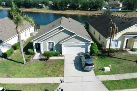 House in Clermont, Florida 3 bedrooms, 146.97 sq.m. № 2200818 - photo 4