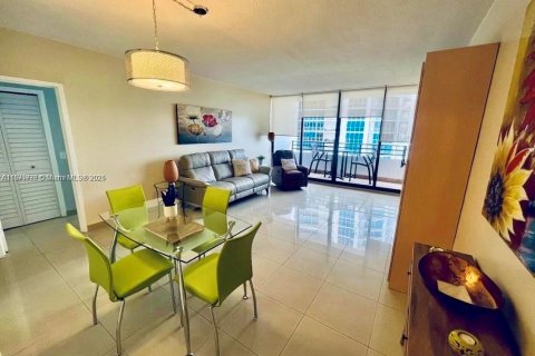 Condominio en alquiler en Hollywood, Florida, 1 dormitorio, 73.39 m2 № 1979523 - foto 5