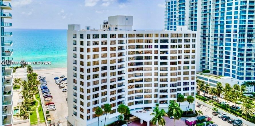 Condominio en Hollywood, Florida, 1 dormitorio  № 1979523
