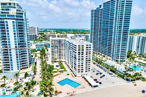 Condominio en alquiler en Hollywood, Florida, 1 dormitorio, 73.39 m2 № 1979523 - foto 4