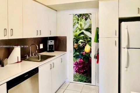 Condominio en alquiler en Hollywood, Florida, 1 dormitorio, 73.39 m2 № 1979523 - foto 8