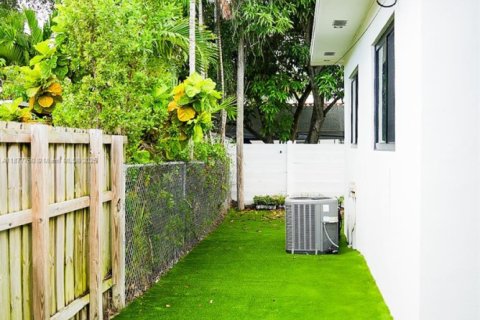 Villa ou maison à vendre à Miami, Floride: 3 chambres, 144.56 m2 № 1921448 - photo 16