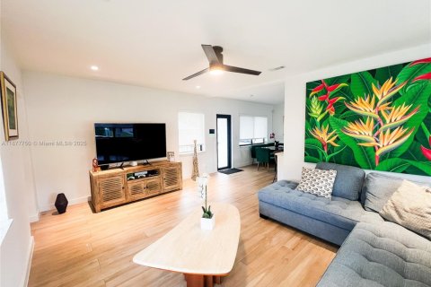 Villa ou maison à vendre à Miami, Floride: 3 chambres, 144.56 m2 № 1921448 - photo 5