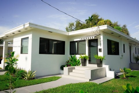 Villa ou maison à vendre à Miami, Floride: 3 chambres, 144.56 m2 № 1921448 - photo 4