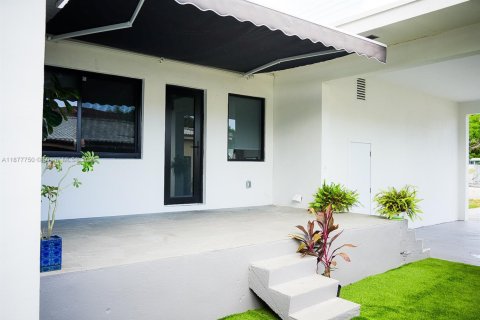 Villa ou maison à vendre à Miami, Floride: 3 chambres, 144.56 m2 № 1921448 - photo 19