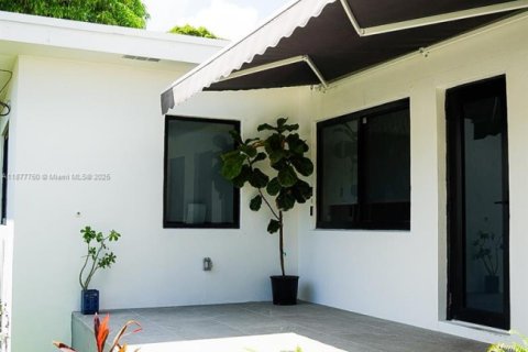 Villa ou maison à vendre à Miami, Floride: 3 chambres, 144.56 m2 № 1921448 - photo 17