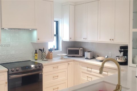 Villa ou maison à vendre à Miami, Floride: 3 chambres, 144.56 m2 № 1921448 - photo 30