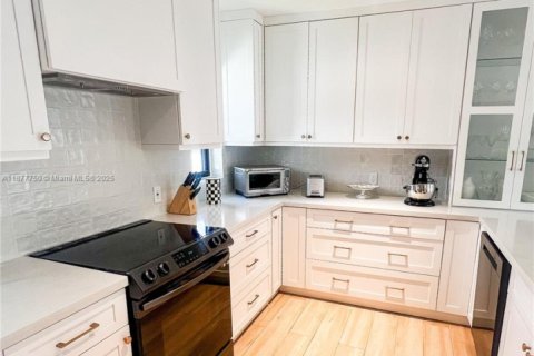 Villa ou maison à vendre à Miami, Floride: 3 chambres, 144.56 m2 № 1921448 - photo 10