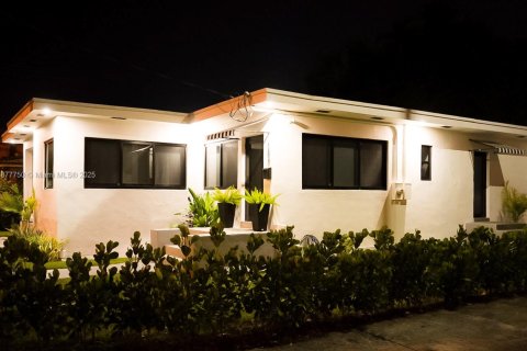 Villa ou maison à vendre à Miami, Floride: 3 chambres, 144.56 m2 № 1921448 - photo 3
