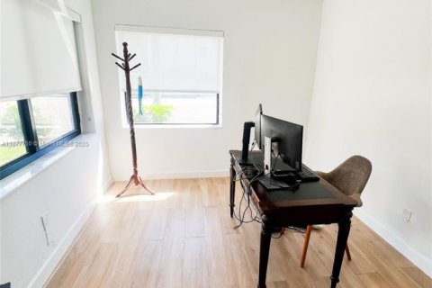 Villa ou maison à vendre à Miami, Floride: 3 chambres, 144.56 m2 № 1921448 - photo 21