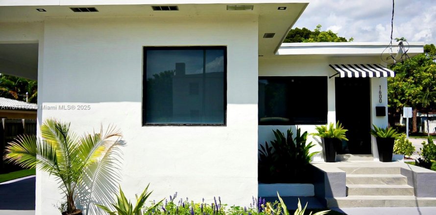 Villa ou maison à Miami, Floride 3 chambres, 144.56 m2 № 1921448