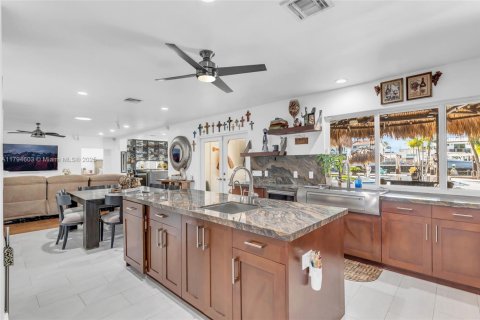 House in North Miami, Florida 3 bedrooms, 210.33 sq.m. № 1860940 - photo 7