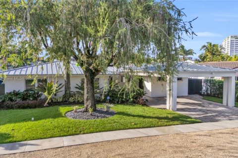 House in North Miami, Florida 3 bedrooms, 210.33 sq.m. № 1860940 - photo 1