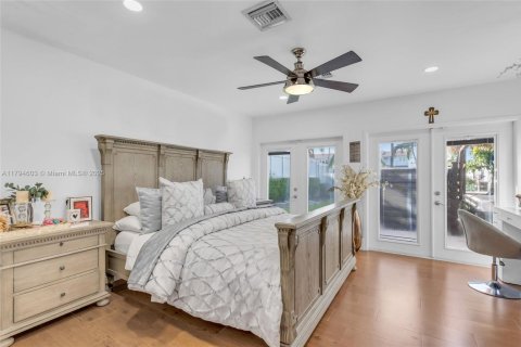 House in North Miami, Florida 3 bedrooms, 210.33 sq.m. № 1860940 - photo 19