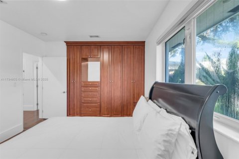 House in North Miami, Florida 3 bedrooms, 210.33 sq.m. № 1860940 - photo 26