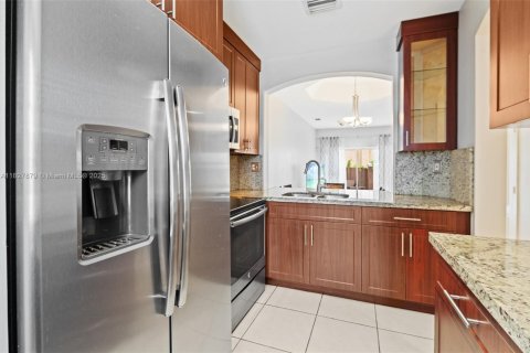 Купить кондоминиум в Майами, Флорида 2 спальни, 101.26м2, № 1799331 - фото 7