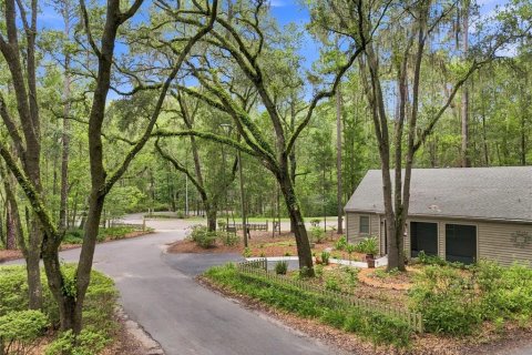 House in Gainesville, Florida 2 bedrooms, 138.52 sq.m. № 2138727 - photo 3