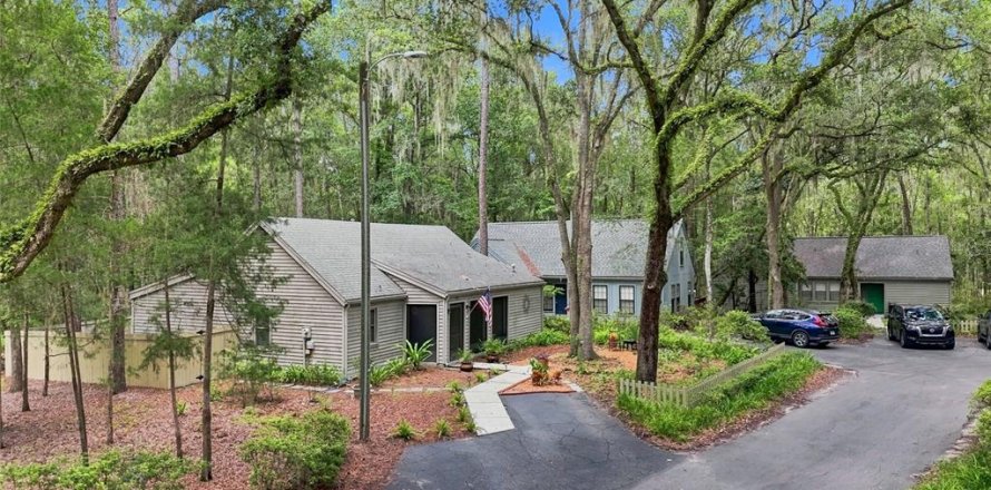 House in Gainesville, Florida 2 bedrooms, 138.52 sq.m. № 2138727