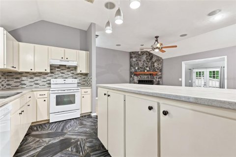 House in Gainesville, Florida 2 bedrooms, 138.52 sq.m. № 2138727 - photo 16