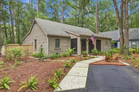 House in Gainesville, Florida 2 bedrooms, 138.52 sq.m. № 2138727 - photo 2
