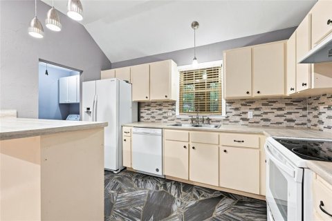 House in Gainesville, Florida 2 bedrooms, 138.52 sq.m. № 2138727 - photo 15