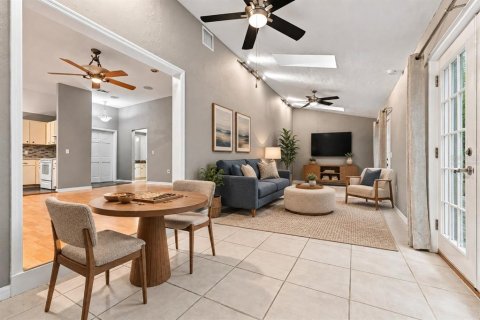 House in Gainesville, Florida 2 bedrooms, 138.52 sq.m. № 2138727 - photo 20