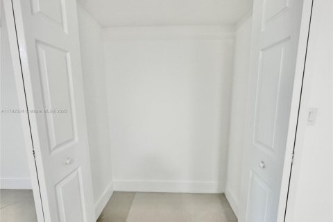 Condo in Sunrise, Florida, 2 bedrooms  № 1701521 - photo 23