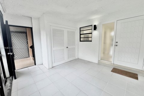 Condo in Sunrise, Florida, 2 bedrooms  № 1701521 - photo 5