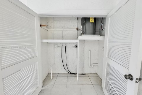 Condo in Sunrise, Florida, 2 bedrooms  № 1701521 - photo 26