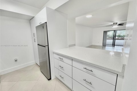 Condo in Sunrise, Florida, 2 bedrooms  № 1701521 - photo 10