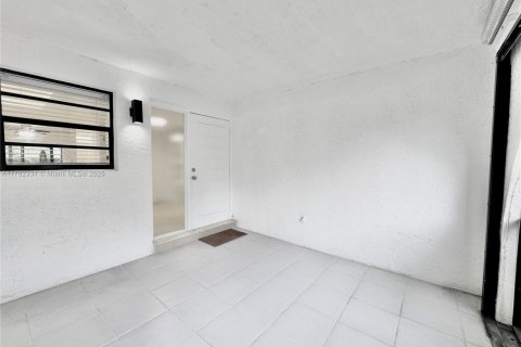 Condo in Sunrise, Florida, 2 bedrooms  № 1701521 - photo 6