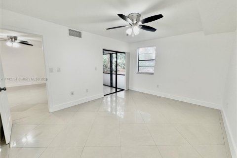 Condo in Sunrise, Florida, 2 bedrooms  № 1701521 - photo 18