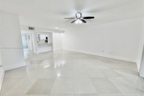 Condo in Sunrise, Florida, 2 bedrooms  № 1701521 - photo 13